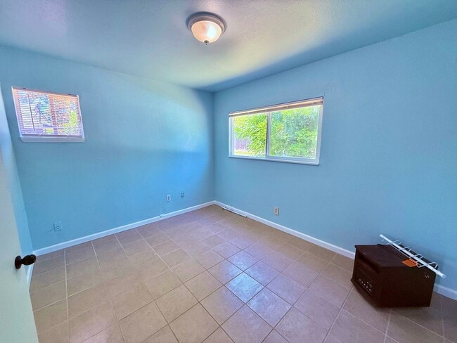 Building Photo - Adorable two bedroom one bath home in Los ...
