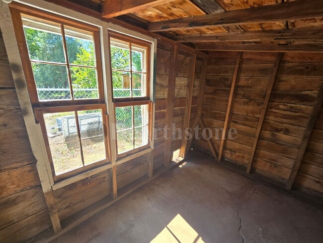 Building Photo - 316 N Walnut St