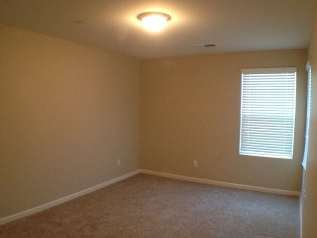 Building Photo - $2,300 Shepherd & Hwy 168, 3 Bedroom - N. ...