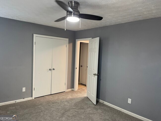 Building Photo - 235 Deerfield Dr