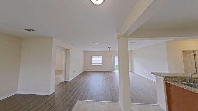 Building Photo - Nice 3/2 in Poinciana