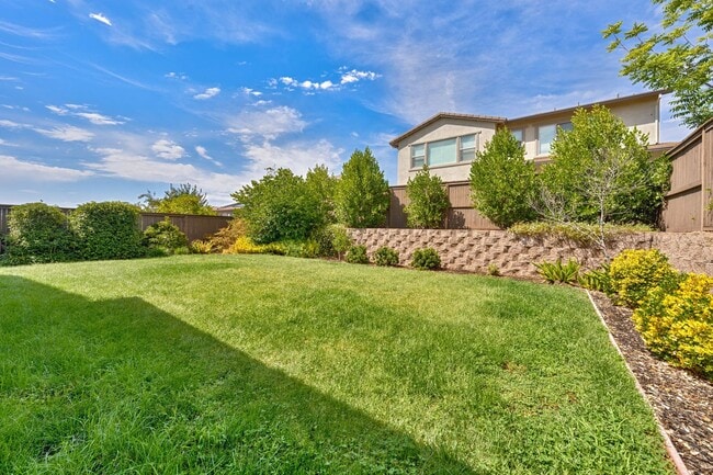 Building Photo - Luxury 5 Bedroom Home in Serrano – Spaciou...