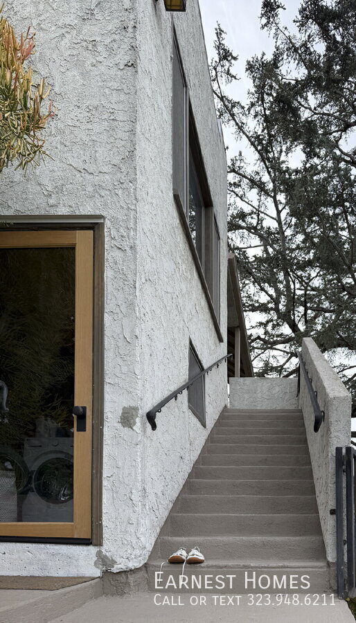 Building Photo - 1401 Dartmouth Dr