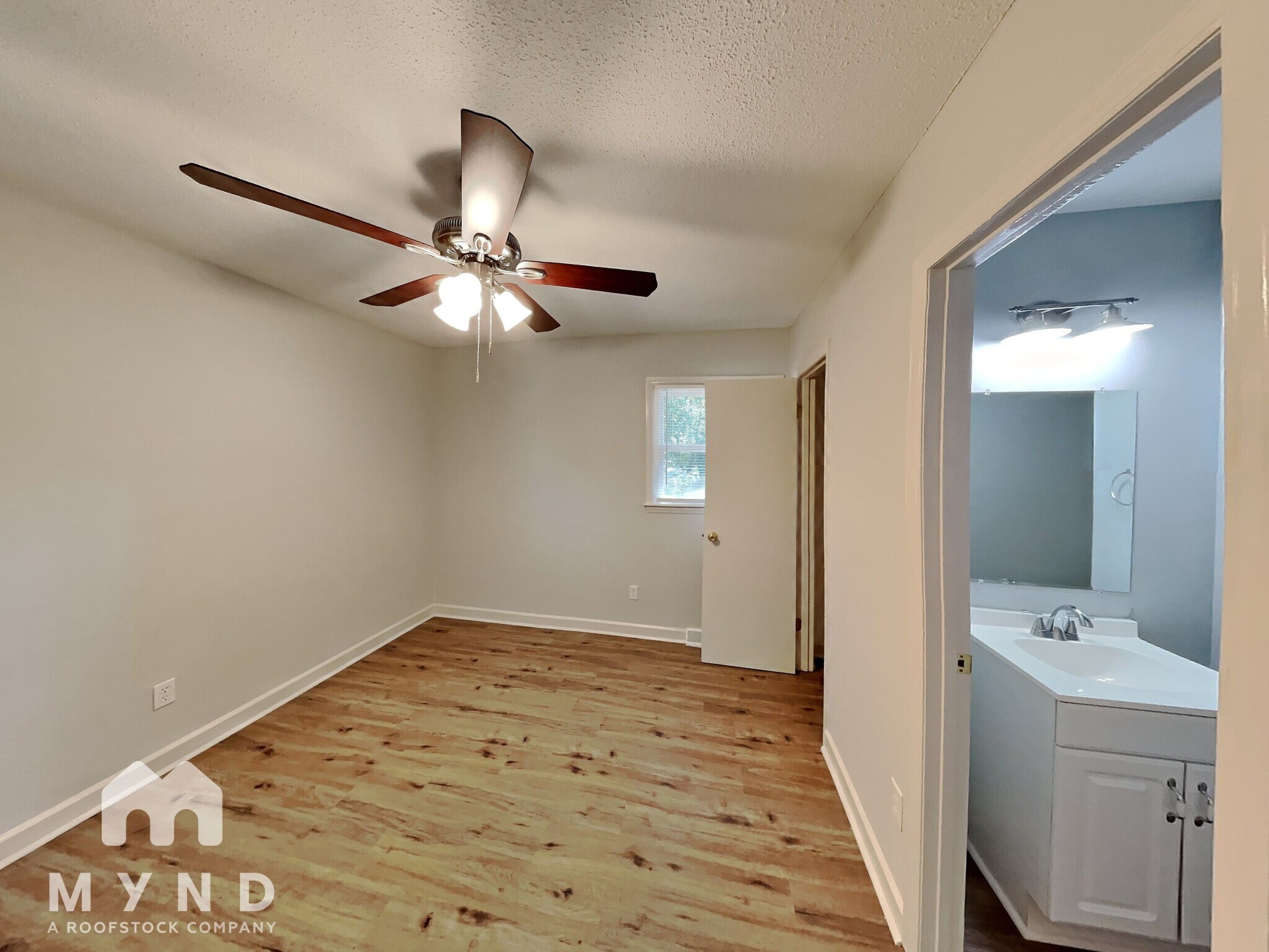 Building Photo - 3211 Spring Valley Dr