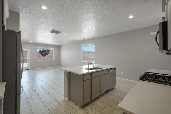 Building Photo - 3205 Tazanita Lp SE