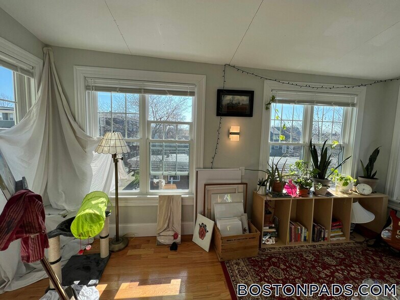 Building Photo - 305 Highland Ave