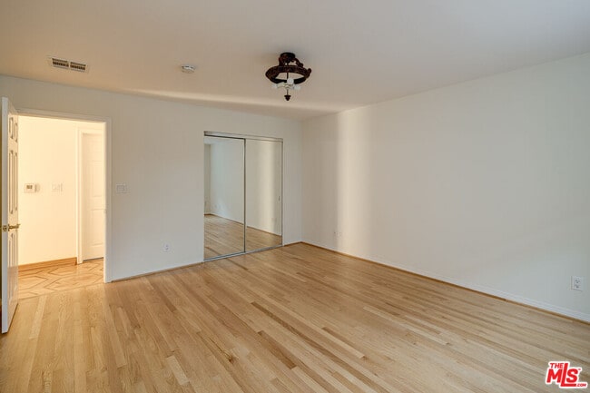 Building Photo - 4356 Kingswell Ave