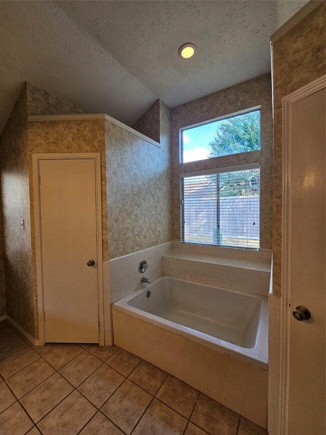 Building Photo - 22522 Round Valley Dr