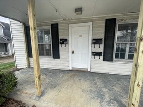 Building Photo - 615 S Washington St