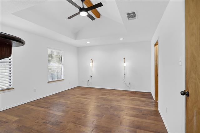 Building Photo - 9400 Live Oak Ln