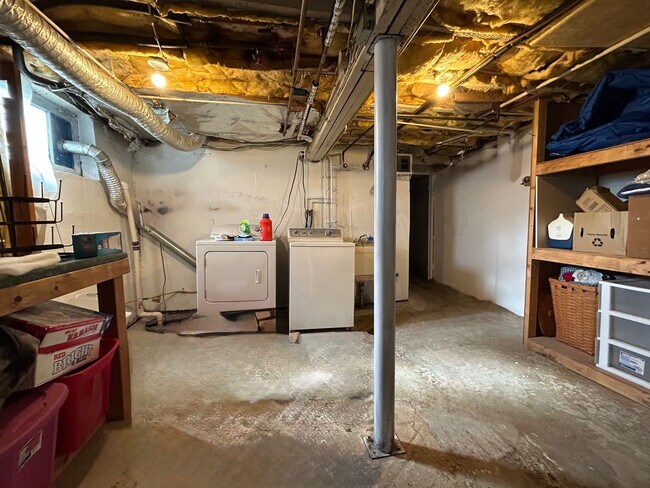 Building Photo - 4 bedroom 2.5 Bath Home in Emmaus