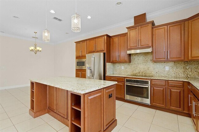 Building Photo - 13813 Benavente Ave