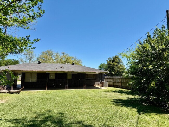 Building Photo - Move-In Ready in Shreveport - Anderson Island Subdivision - 3 br 1.5 ba home for lease