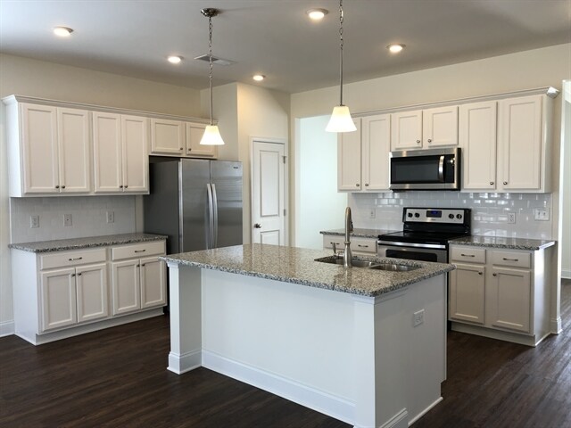 Building Photo - 160 Gregory Dr