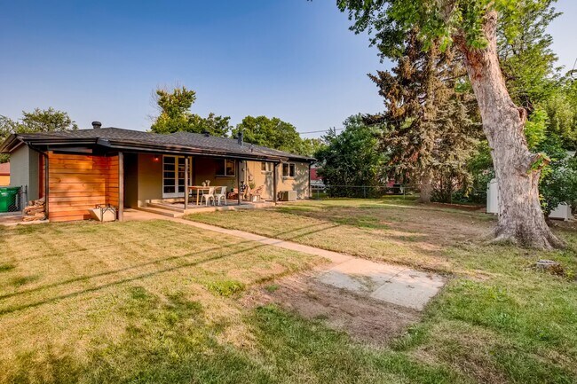 Building Photo - 6047 Independence St