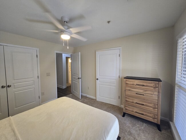 Building Photo - 490 S Barnett Shoals Rd