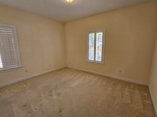 Building Photo - 115 Willow Oak Loop