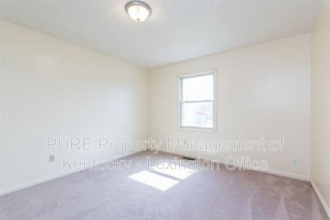 Building Photo - 310 Pigeon Ct