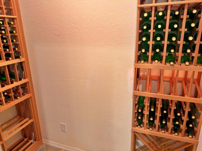 Building Photo - 737 E Charlevoix Ave