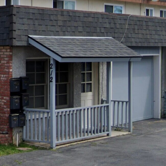 212 Chicago Ave 212 Chicago Ave Huntington Beach CA 92648 Apartment