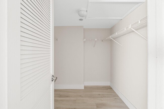 Building Photo - 343 Oak Harbour Dr