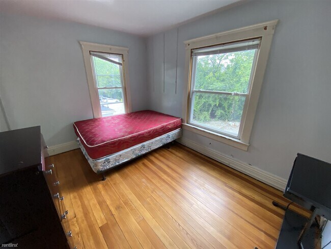 Building Photo - 7 br, 2 bath House - 516 Walnut St 516 Walnut