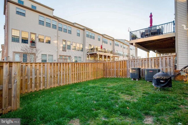 Building Photo - 42253 Marble Cyn Ter