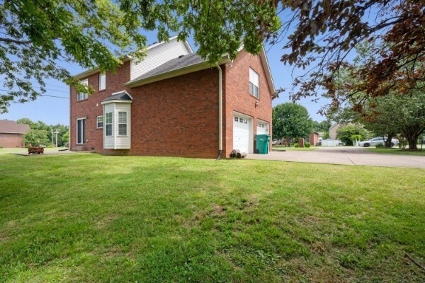 Building Photo - 302 12 Oaks Ln