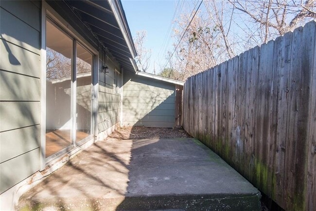 Building Photo - 9007 Little Walnut Pkwy
