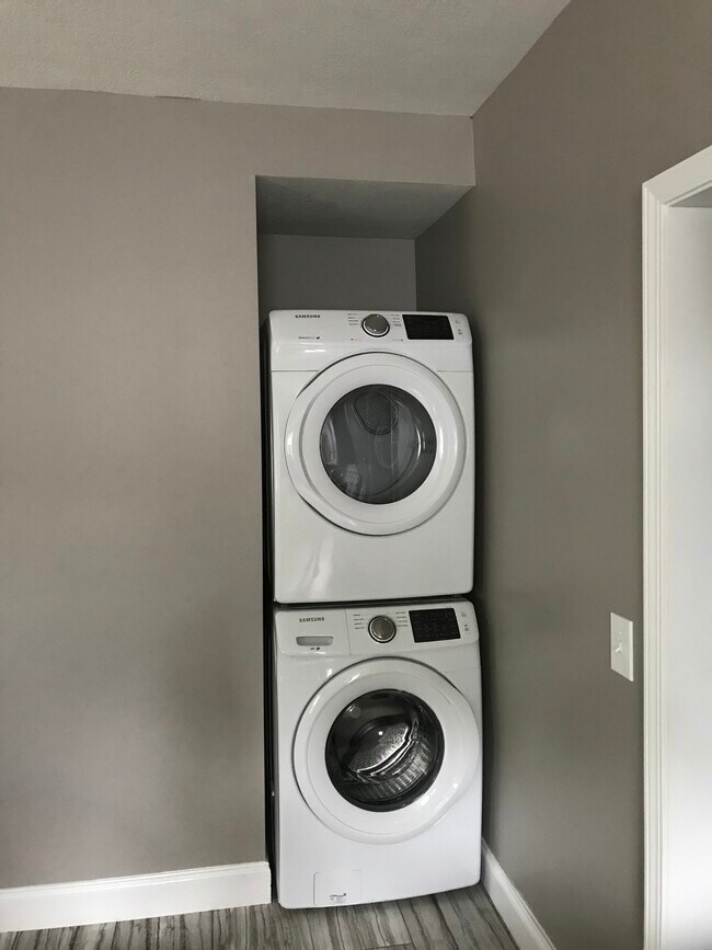 Building Photo - 314 Pleasant St