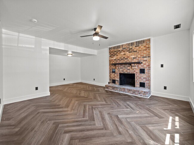Building Photo - 635 Myrtlewood Cir