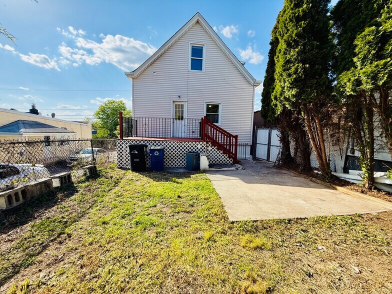 Building Photo - 84 MacArthur Ave