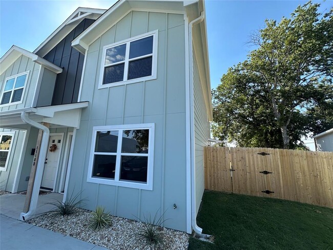 Building Photo - 1118 S 51st St