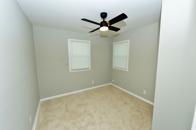 Building Photo - Renovated Ranch!