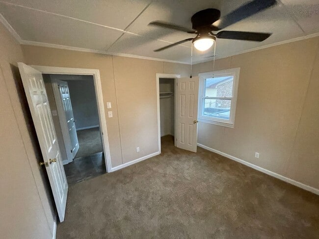 Building Photo - 4 Bedroom Brick House - Vouchers Accepted