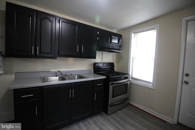 Building Photo - 167 Kirkbride Ave