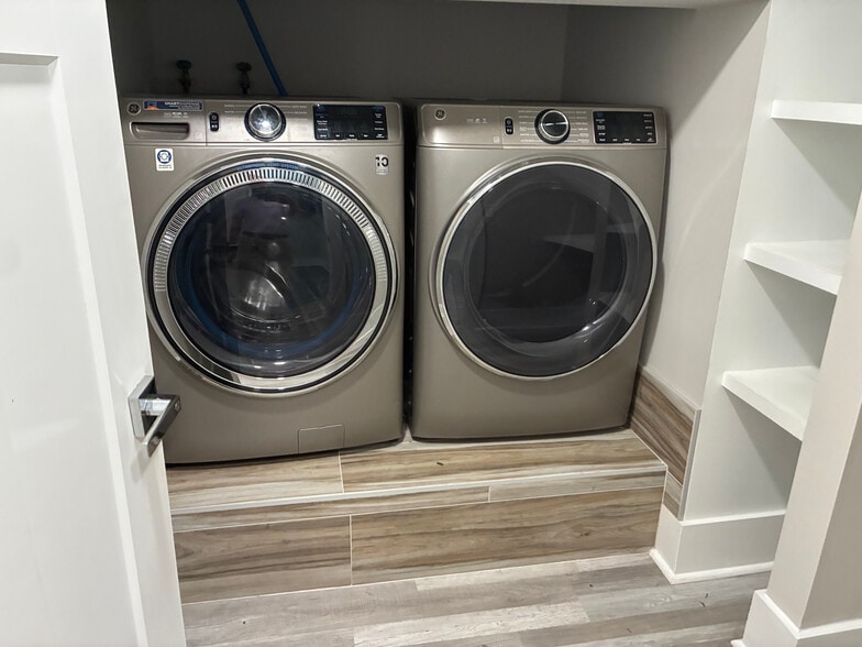 Building Photo - Room in House on Fiske St