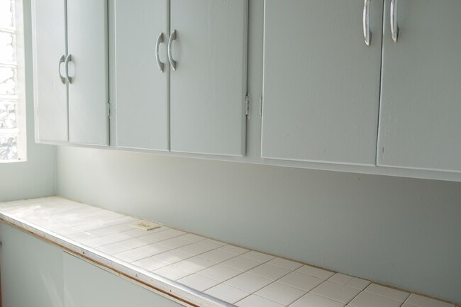 Building Photo - 5445 W 64th St