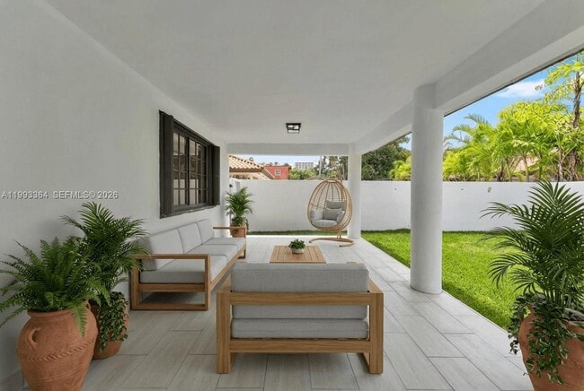 Building Photo - 456 SW 20th Rd