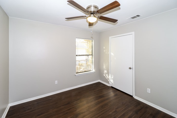 Building Photo - 1919 Calgary Trail