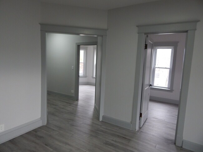 Building Photo - 303 Stone St