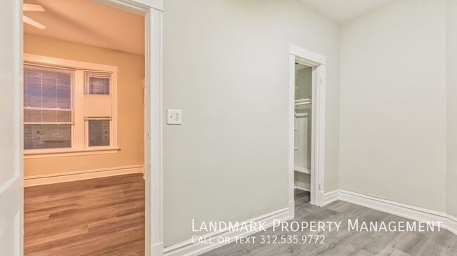 Building Photo - 2132 W Haddon-Unit 2