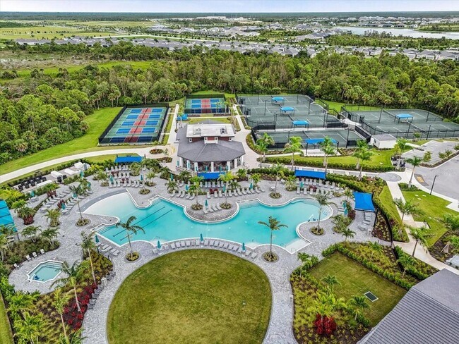 Building Photo - 12320 Wellen Golf St