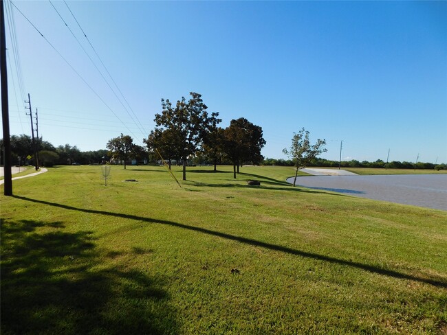 Building Photo - 3303 Rimrock Dr