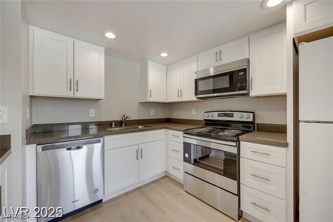 Building Photo - 8804 River Pines Ct