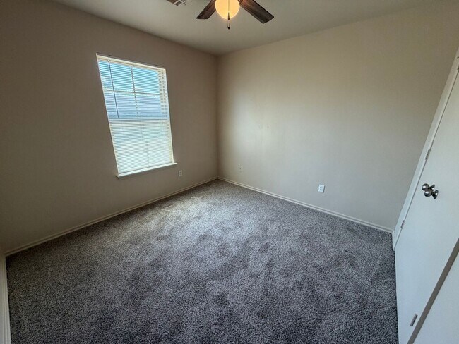 Building Photo - 212 Chalmette Dr