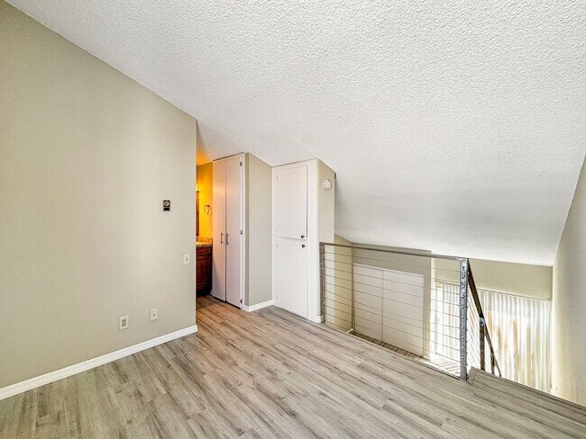 Building Photo - Spacious 1BD/1BA Condo in the Bay Ho Commu...