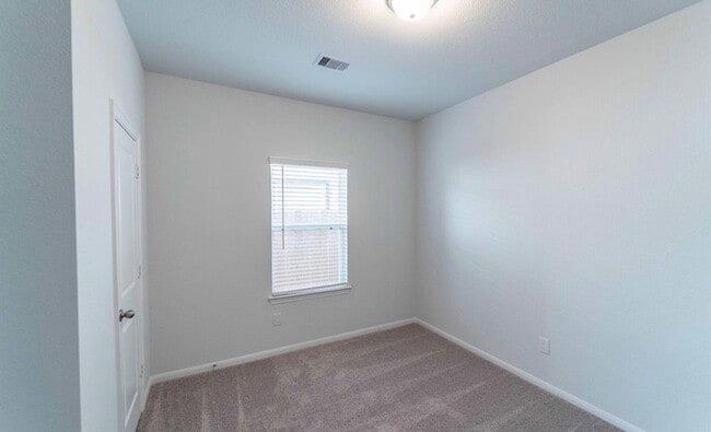 Building Photo - 14397 High Hl Dr