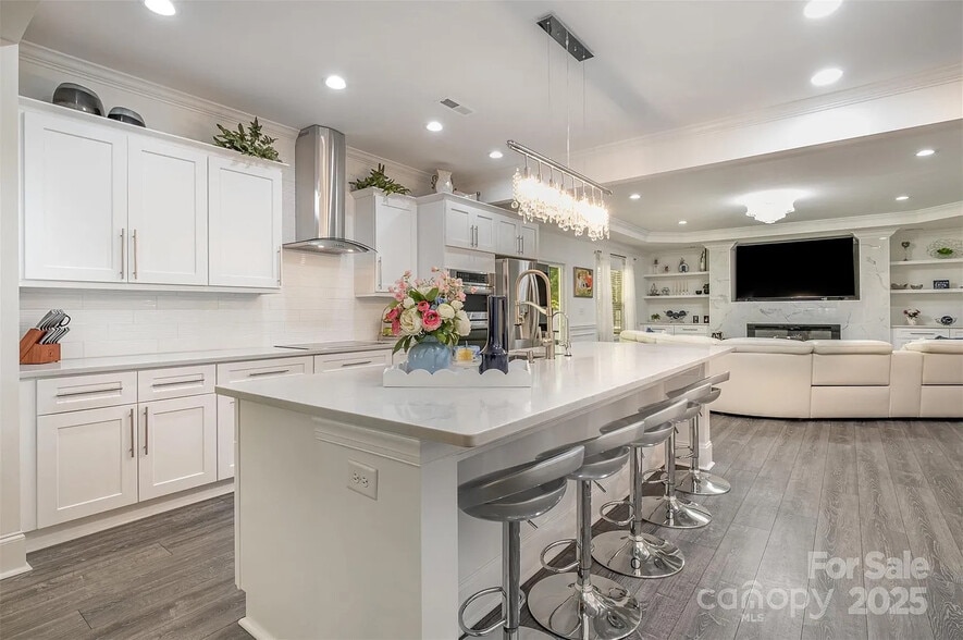 Building Photo - Room in House on Knollwood Cir