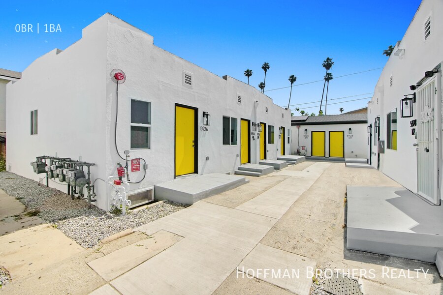 Building Photo - 5926 S Hoover St